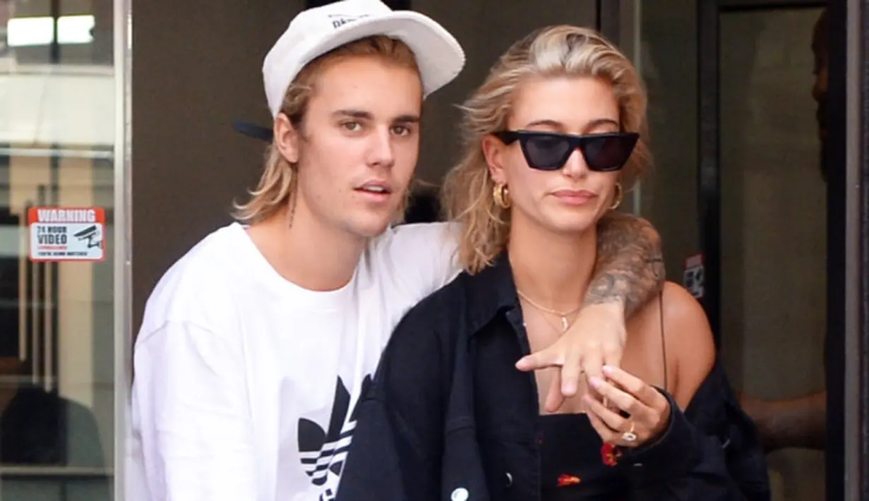 Dikabarkan Justin Bieber dan Hailey Baldwin akan pindah ke Kanada usai mengucapkan janji suci. (Footwear News)