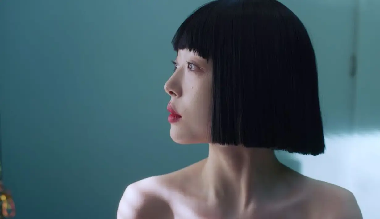 Ketika ditanya bagaimana dia bisa bertahan dari stres dan tekanan ini, Sulli berkata, “Saya hanya menyalahkan diri sendiri. Saya juga merendahkan diri." (Foto: Netflix via Twitter/ moviemenfes)