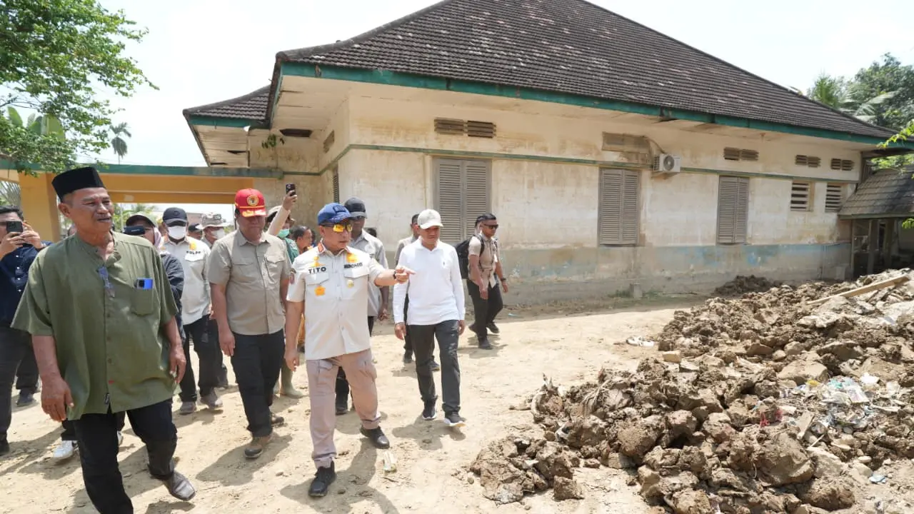 Praja IPDN kembali diturunkan untuk pembersihan sisa lumpur di Aceh Tamiang.