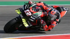Maverick Vinales menjadi satu-satunya pembalap yang berpindah tim di pertengahan musim ini. Kepindahan Vinales di Aprilia dijadwalkan pada musim 2022, namun kontraknya berakhir lebih cepat akibat beberapa hal, salah satunya konflik internal. (Foto: AFP/Lluis Gene)