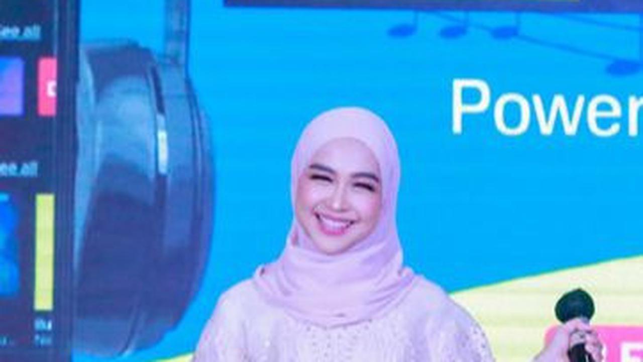 Berikut Ini 8 Potret Ria Ricis Ingin Tampak Tegar dan Bahagia di Depan Penggemar, Sembunyikan Perasaan Sedih