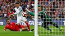 Pemain Inggris, Jesse Lingard, melakukan tendangan ke arah gawang Malta pada laga Grup F kualifikasi Piala Dunia 2018 zona Eropa di Stadion Wembley, London, Sabtu (8/10/2016). (AFP/Ian Kington)
