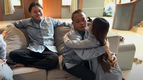 Momen Unik Sule dan Mahalini Pelukan saat Sungkeman Idul Fitri 2024