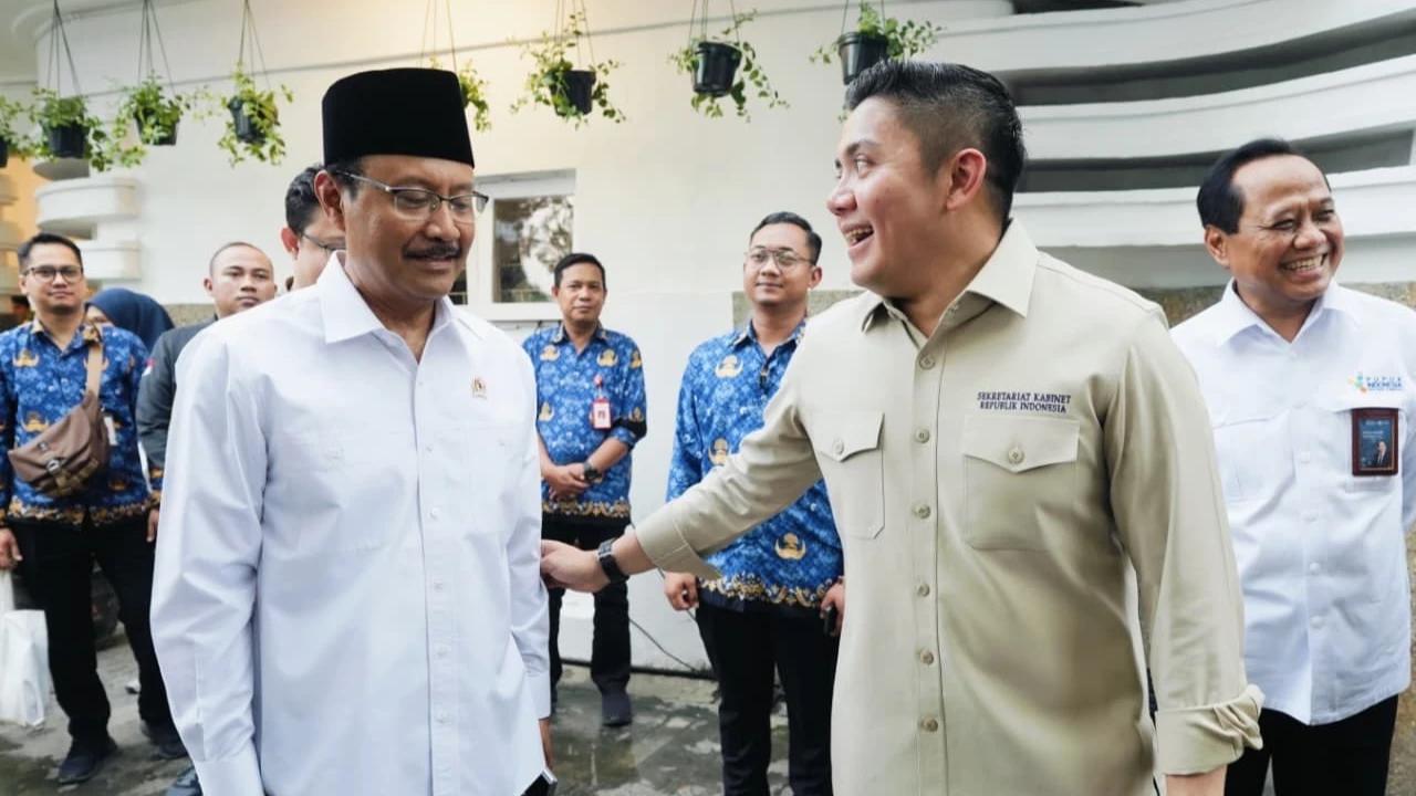 VIDEO: Kaget Seskab Teddy Nyaris Loncat Tawa Ngakak Dengar Mensos Gus Ipul "Wajah Kurang Anggaran"