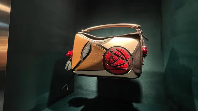 LOEWE Rayakan 10 Tahun Tas Puzzle Lewat Koleksi Re-edition Ikonik, Hanya Ada Satu di Tiap Dunia