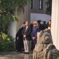 Acara ini diadakan untuk merayakan 75 Tahun hubungan diplomatik Indonesia dan Perancis. Dihadiri oleh Ibu Negara Prancis Brigitte Marie-Claude Macron, yang dalam minggu ini tengah mendampingi Presiden Perancis Emmanuel Macron dalam kunjungan kenegaraan ke Indonesia.