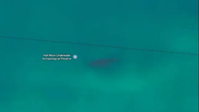 Penampakan kapal karam melalui Google Earth.