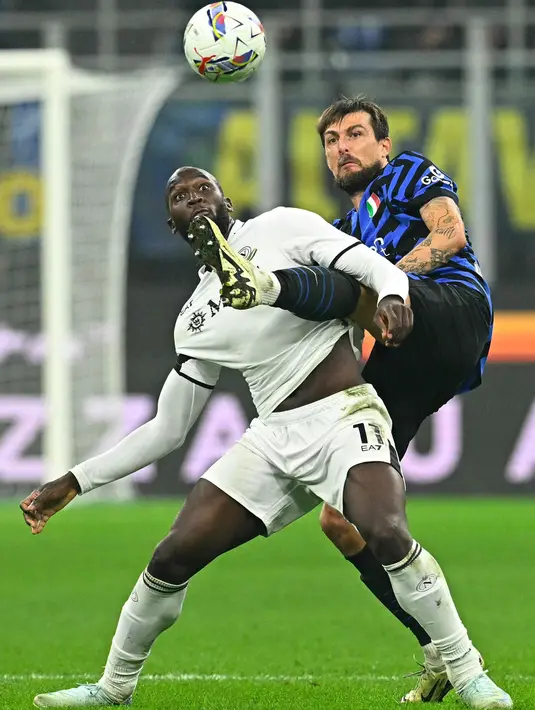 Hasil ini membuat Il Nerazzurri mengemas 25 poin dari 12 laga dan kini mereka menempati posisi empat klasemen Liga Italia 2024/2025. Sementara Napoli di peringkat pertama dengan koleksi 26 angka. (Gabriel BOUYS/AFP)