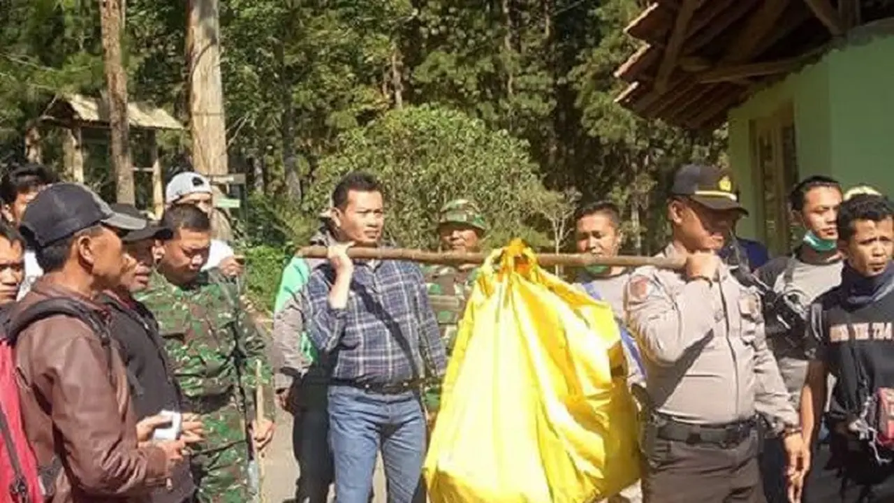 Siapa Sosok Tengkorak Perempuan Bertasbih di Gunung Ciremai?