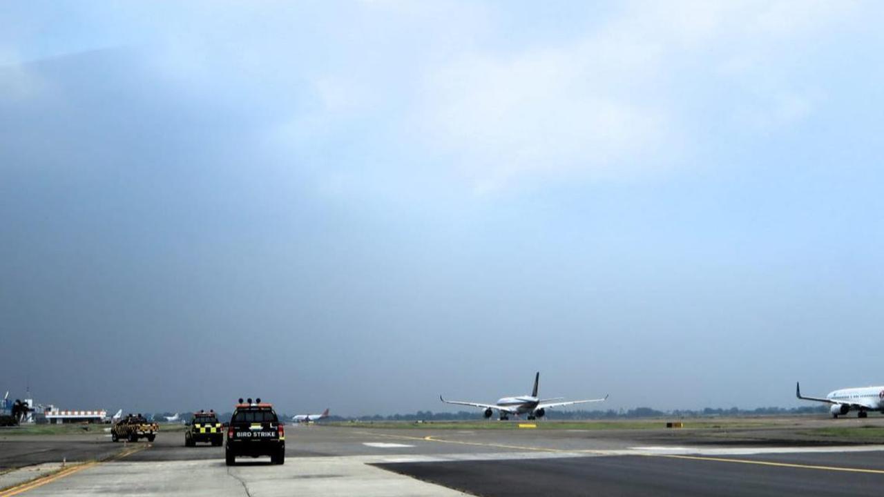 Asap Hitam Pekat Selimuti Langit Tangerang, Operasional Bandara Soekarno-Hatta Tidak Terpengaruh