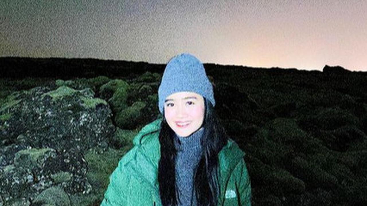 Potret Febby Rastanty Lihat Aurora Super Cantik di Iceland, Ada Drama Koper Hilang Sampai Ribet Beli Baju Baru