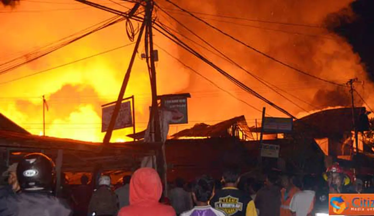Citizen6, Samarinda: Kebakaran terjadi di Pasar Kemuning, Sabtu (8/5). (Pengirim: Achmad Hidayat)