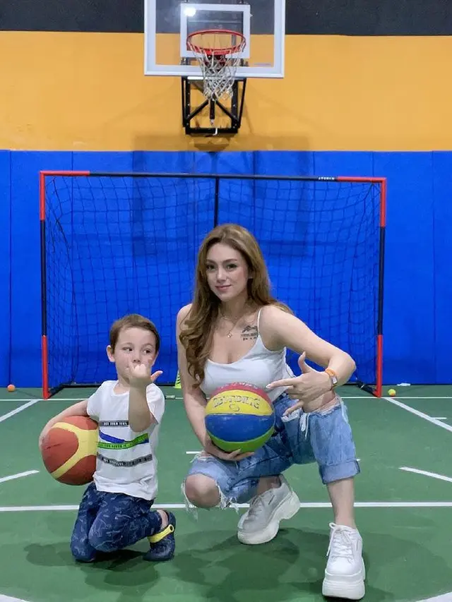 Celine Evangelista bersama anak-anaknya (Instagram/celine_evangelista)