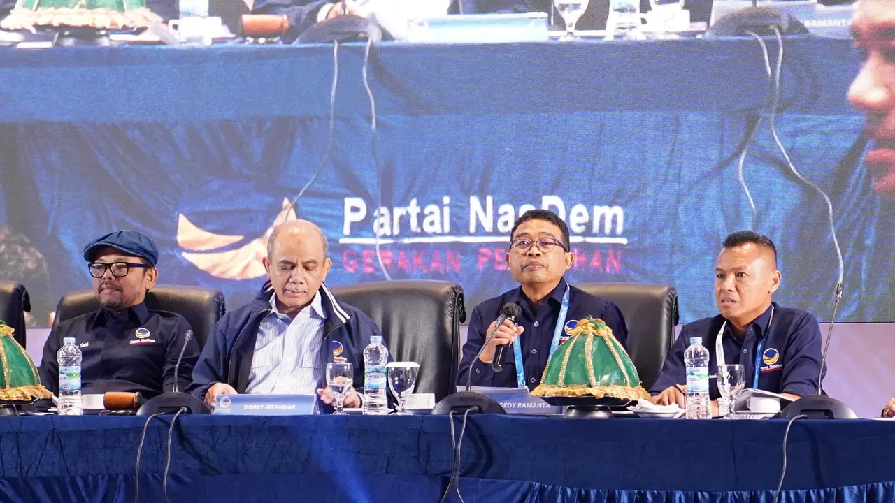 Wasekjen Partai NasDem, Dedy Ramanta (kedua dari kanan) (Istimewa)