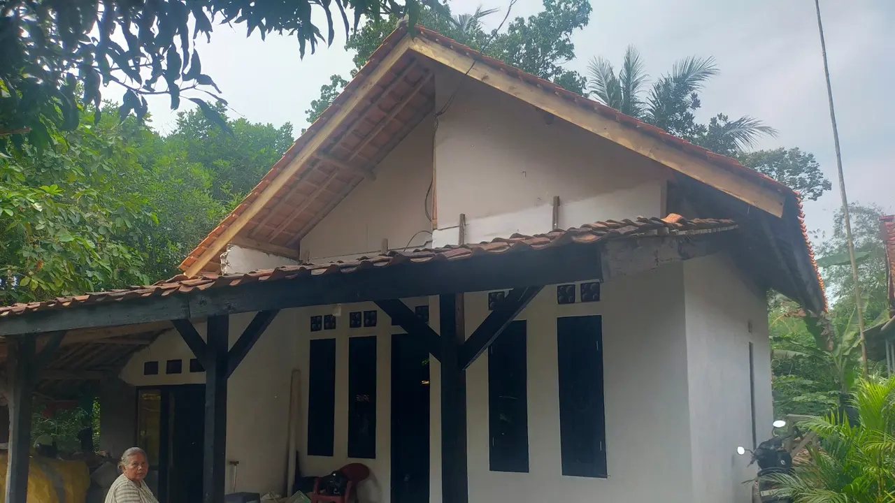 Dibantu Program Imah Alus Om Zein, Mak Oyok Kini Bisa Tidur dengan Nyaman (Liputan6)