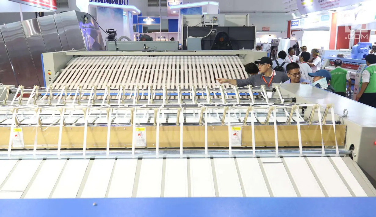 Suasana pameran Expo Clean dan Expo Laundry 2018, Jakarta (27/3). Dalam penyelenggaraannya di tahun 2018, Pameran ini memberikan sorotan khusus bagi peningkatan mutu pengelolaan laundry rumah sakit dan fasilitas yankes lainnya. (Liputan6.com/Angga Yuniar)