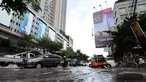 Hujan yang mengguyur Jakarta sejak Minggu (8/2/2015) mengakibatkan banjir di sejumlah wilayah. Tampak, situasi jalan Kemang Raya, Jakarta pada Selasa (10/2/2015). (Liputan6.com/Helmi Fithriansyah)