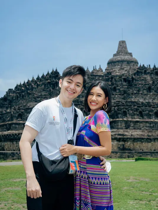 Tak sendirian, Shenina yang didapuk sebagai salah satu duta FFI 2022 itu turut ditemani oleh sang kekasih, Angga Yunanda. [Instagram/shenacinnamon].