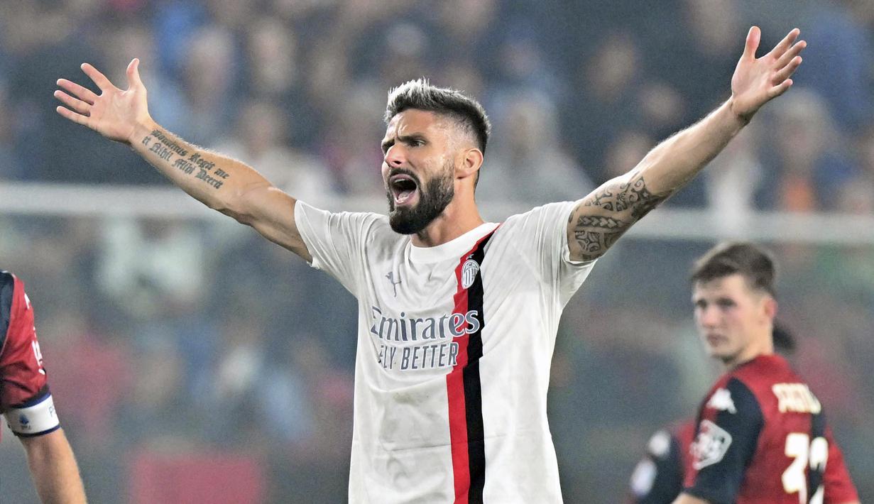 Pemain AC Milan, Olivier Giroud, saat melawan Genoa pada pekan ke-8 Serie A 2023/2024 di Stadion Luigi Ferraris, Minggu (8/10/2023). Kemenangan ini membawa AC Milan merebut puncak klasemen Serie A yang sebelumnya ditempati Inter Milan. (Tano Pecoraro/LaPresse via AP)