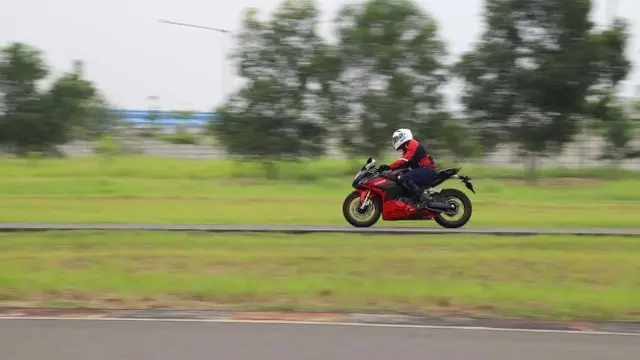 Test Ride Honda CBR250RR