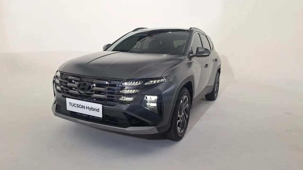 New TUCSON menawarkan desain eksterior sporty dan elegan yang menciptakan kesan bold dan berani di jalan (Arief A/Liputan6.com)