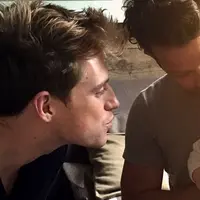 Nate Berkus dan Jeremiah Brent melahirkan anak lelaki mereka, Oskar lewat jasa rahim ibu pengganti. (Entertainment Tonight)