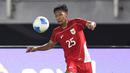 Pemain Timnas Indonesia, Beckham Putra mengontrol bola dalam laga FIFA Matchday melawan Chinese Taipei di Stadion Gelora Bung Tomo (GBT), Surabaya, Jumat (05/09/2025). (Bola.com/Abdul Aziz)