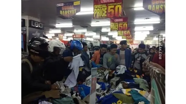 6 Kelakuan Kocak Bapak-Bapak saat Belanja Ini Bikin Ngakak