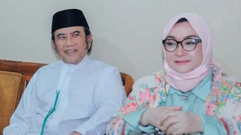 7 Potret Ricca Rachim, Istri Rhoma Irama yang Jarang tersorot dan Awet Muda