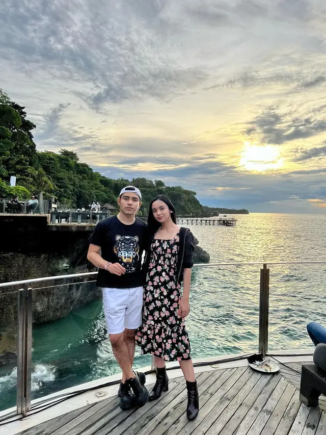 Riza Syah dan Lyodra Ginting liburan di Bali