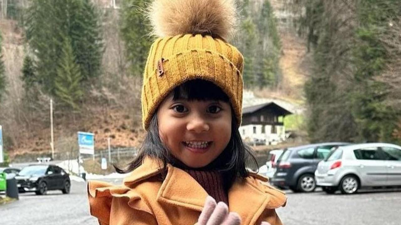 Menggemaskan & Selalu Modis, 10 Potret Chava Anak Bungsu Rachel Vennya saat Liburan di Swiss