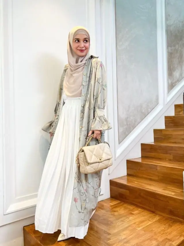 6 Baju yang Cocok Dipadukan Rok Plisket Putih, dari Shireen Sungkar hingga Zaskia Sungkar