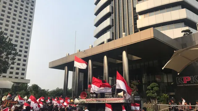 Demo Massa di depan Gedung Merah Putih KPK