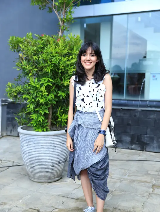 Urusan tempat, Ify pilih Jakarta sebagai spot utama dalam berburu foto. Menurutnya Jakarta punya tempat-tempat bagus yang bisa dijadikan objek untuk fotografi. Bahkan tak jarang iya dapat rekomendasi tempat dari teman-temannya. (Adrian Putra/Bintang.com)