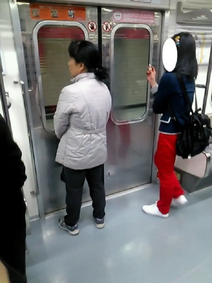 Namun tahukah Anda, tidak semua kebudayaan Korea Selatan baik dan bisa dicontoh? Cek kebiasaan mereka dalam kereta api. (en.rocketnews24.com)