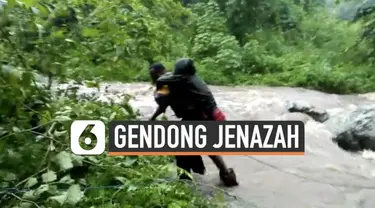 Kecelakaan maut terjadi di jembatan kali Kutai Papua hari Kamis (18/3). 4 penumpang tewas dalam insiden ini.