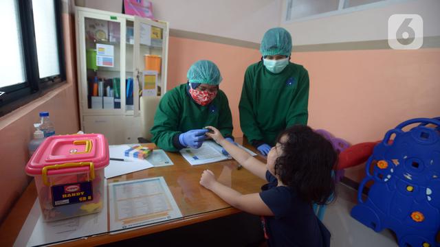 FOTO: Memantau Pertumbuhan Balita Lewat Imunisasi Rutin