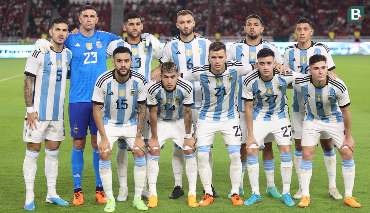 <p>Pemain Timnas Argentina berpose sebelum pertandingan FIFA Matchday 2023 melawan Timnas Indonesia di Stadion Utama Gelora Bung Karno, Jakarta, Senin (19/6/2023). (Bola.com/Bagaskara Lazuardi)</p>