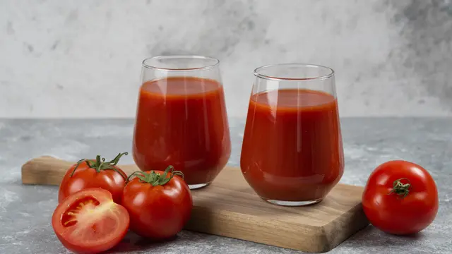 Membuat Jus Tomat