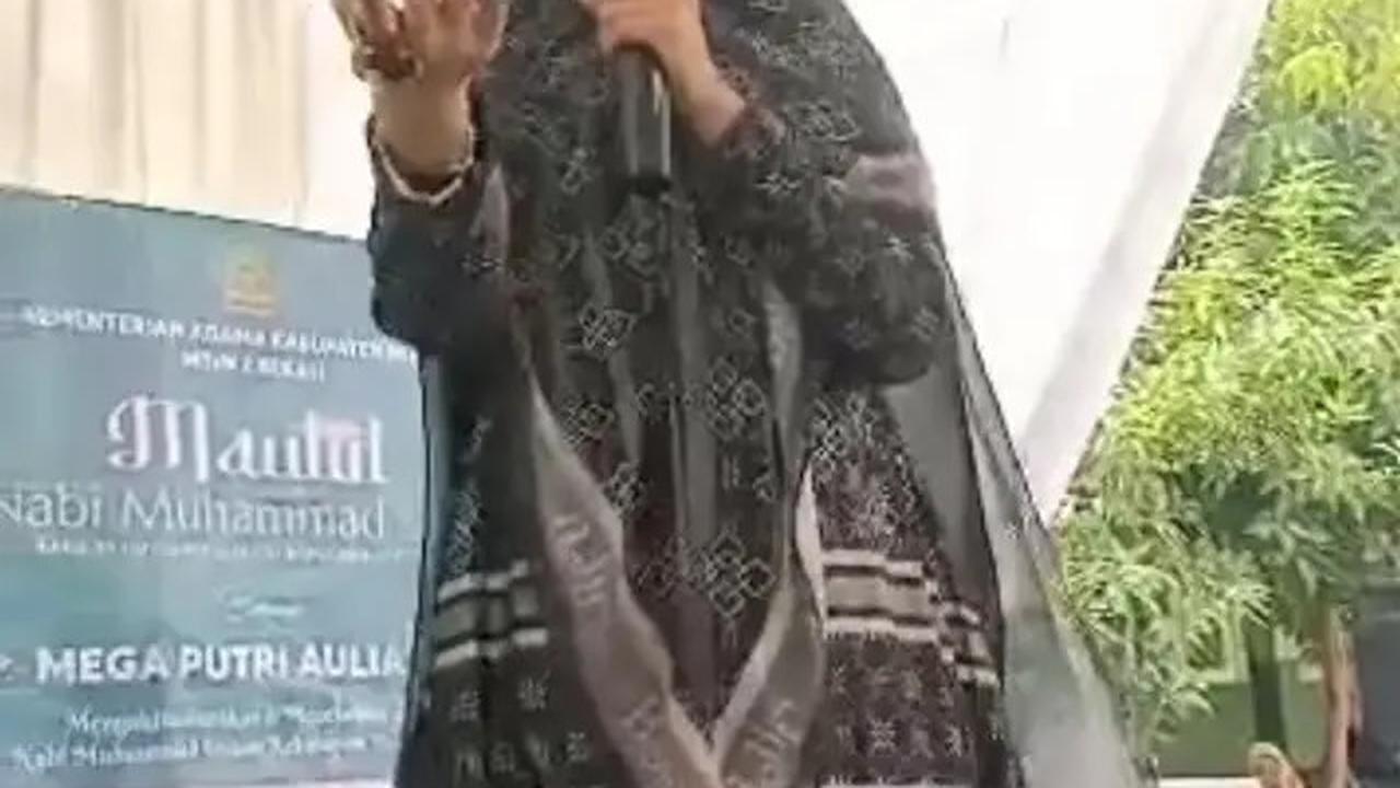 7 Potret Mega Aulia Kini Jadi Ustazah, Soroti Akting di "Tukang Bubur Naik Haji"