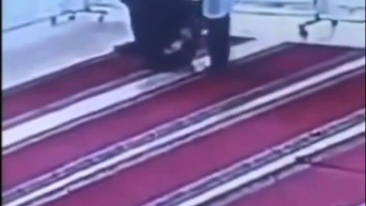 Viral Pria Cabul Lecehkan Wanita Sedang Salat dalam Masjid di Lombok, Ini Tindakan Polisi