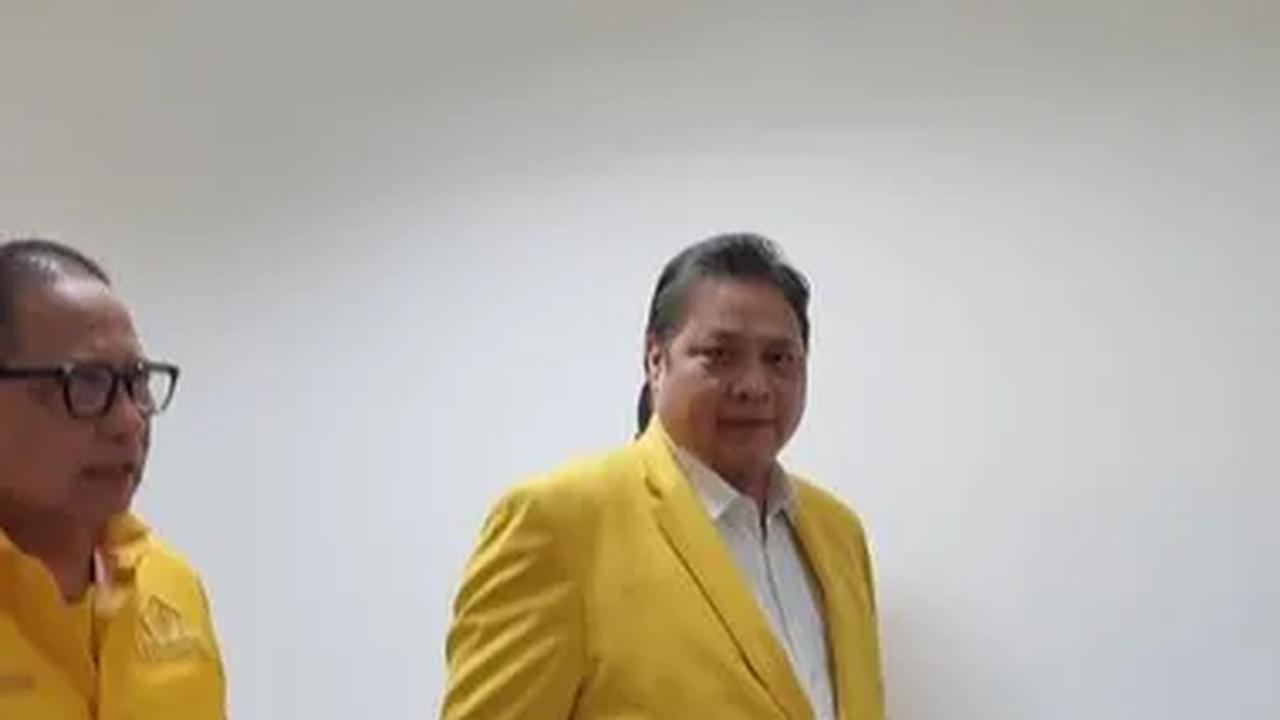 "Kita belum bahas itu. Nanti lihat saja," kata Airlangga, saat ditemui di Kantor DPD Partai Golkar Bali, Jumat (3/1).