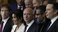Lauren Sanchez tampil pada inagurasi Donald Trump. Ia mengenakan blazer putih dengan paduan korset berbahan lace. [Foto: Instagram/ Jeff Bezoz]