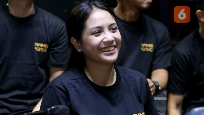 Lihat Isi Lemari  Nagita  Slavina Shireen dan Zaskia 