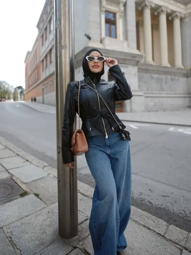 Aurel Hermansyah dengan Celana Jeans