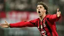 3. Hernan Crespo - Sempat bermain untuk Inter dan Chelsea, bomber Argentina tersebut dipinjamkan ke AC Milan selama semusim. Hasilnya, striker gondrong tersebut membawa Setan Merah ke final Liga Champions 2005. (AFP/Patrick Hertzog)