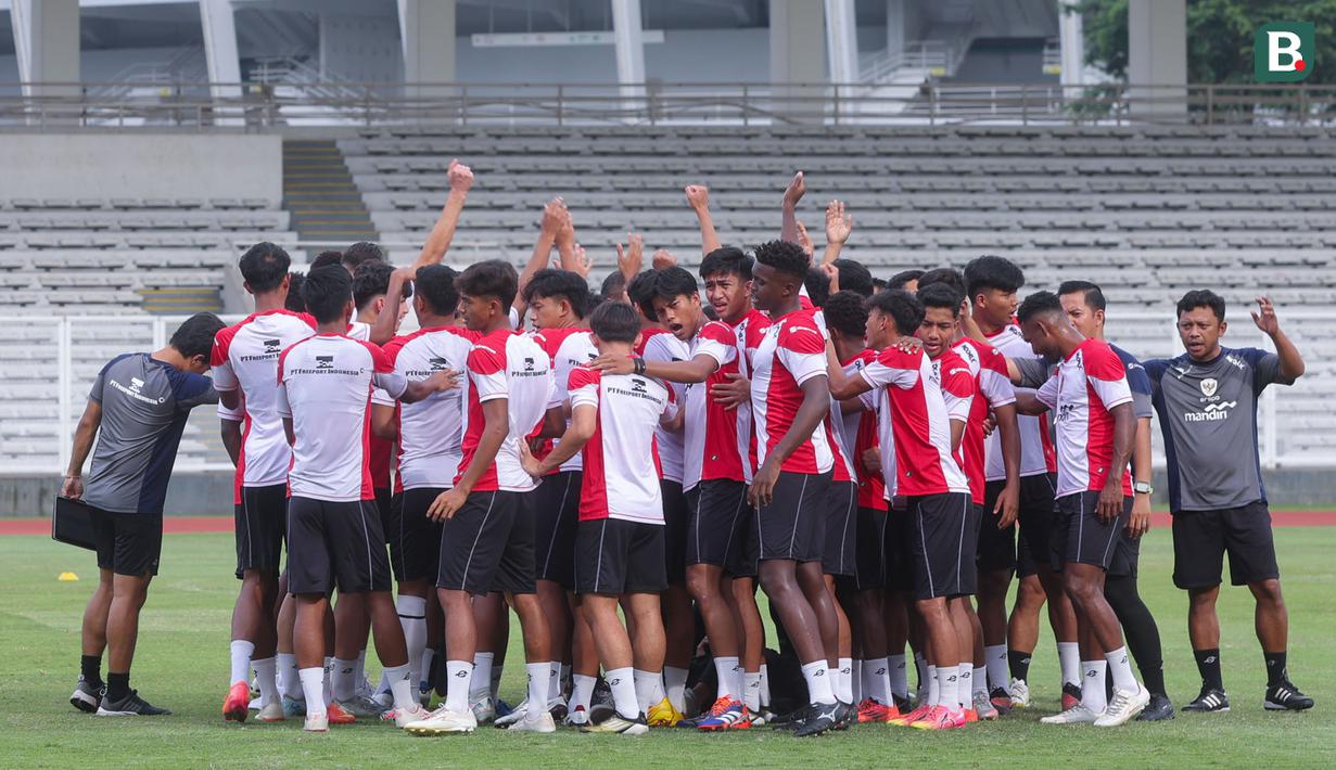 Latihan ini merupakan persiapan jelang tiga laga uji coba internasional dan mengikuti Piala Asia U-20 2025 di China pada 12 Februari sampai 1 Maret 2025 mendatang. (Bola.com/M Iqbal Ichsan)