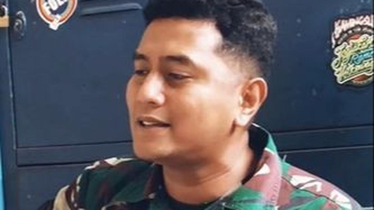 Prajurit TNI Nyanyi