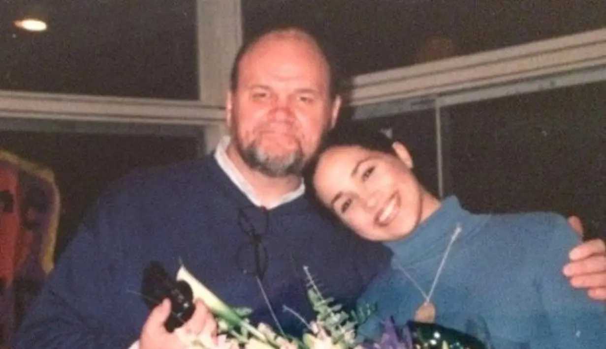 "Namun takkan ada yang bisa menghentikan Thomas Sr untuk memeluk Meghan di hari bahagia itu," ujar seorang sumber. (everipedia.org)