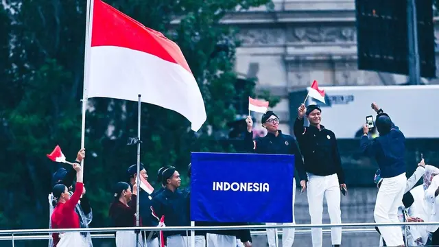 Kontingen Indonesia dalam pembukaan Olimpiade Paris 2024. (Foto: dari Instagram terverifikasi @aniesbaswedan)